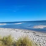 6 Person In Hals-by Traum * Hals