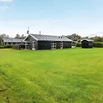 6 Person In Hals-by Traum Hals